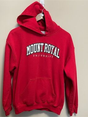 Mount Royal University Red Pullover Hoodie Men’s Medium